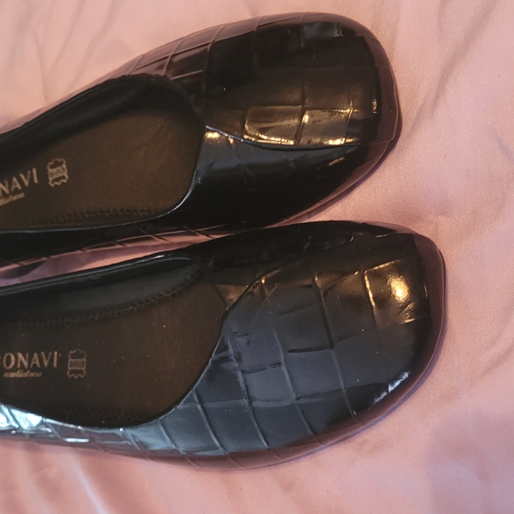 Black Crocodile Pattern Women's Flats
